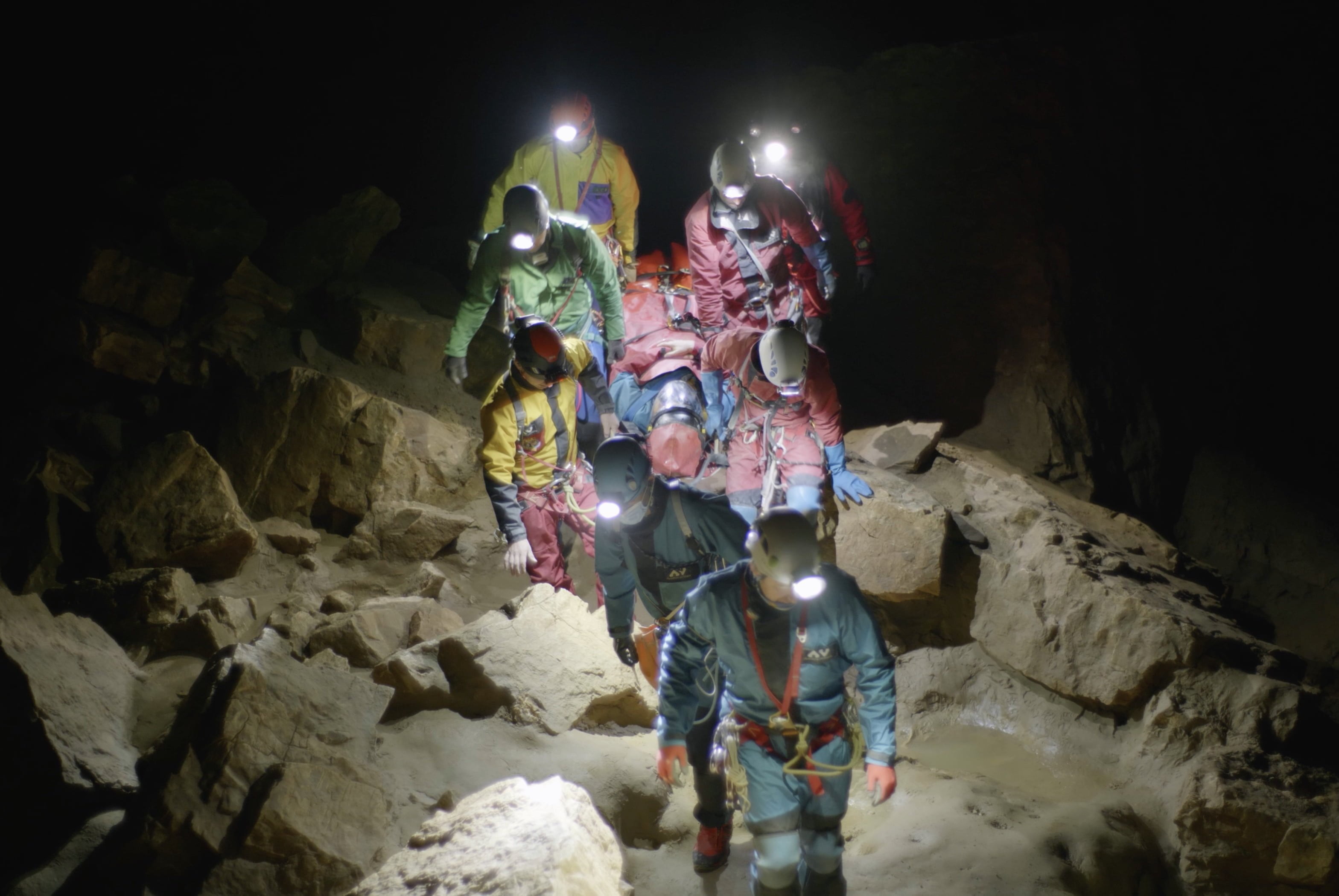 Gaïa, solidarité des profondeurs : un demi-siècle de secours spéléo raconté en images